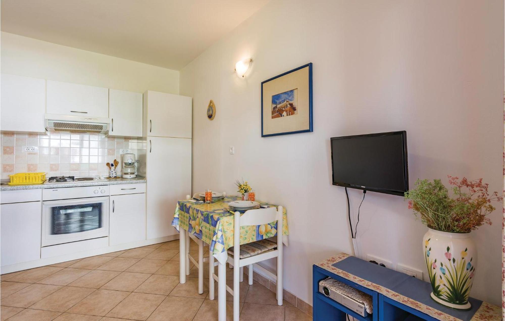 1 Bedroom Lovely Apartment In Rovinj Exterior photo